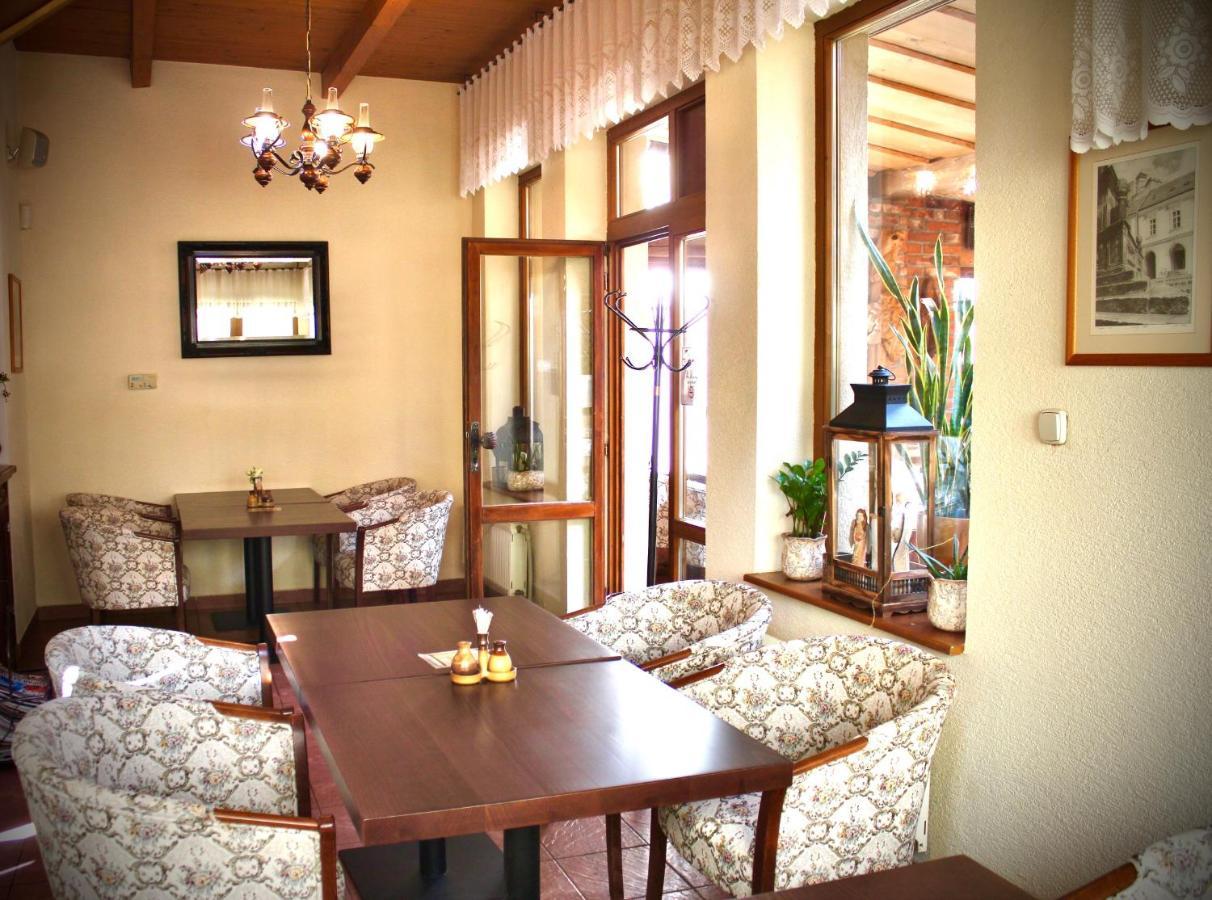 Maria Penzion & Restaurant Trencin Exterior foto